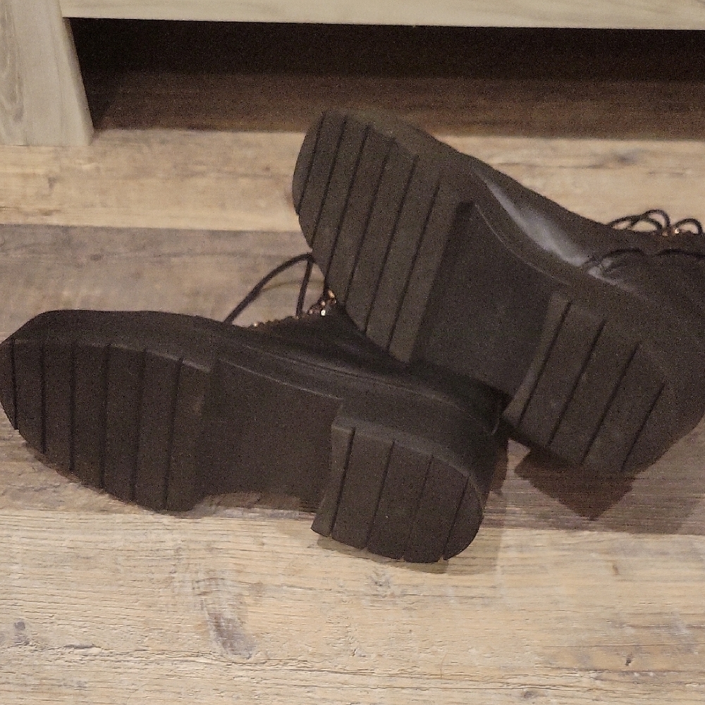 ✨ Sam Edelman Lovrin Chain Platform Combat Boots ✨ - Picture 9 of 9